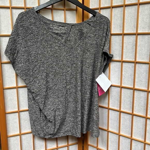 NWT Beyond yoga gray easy does it tee - Picture 3 of 6